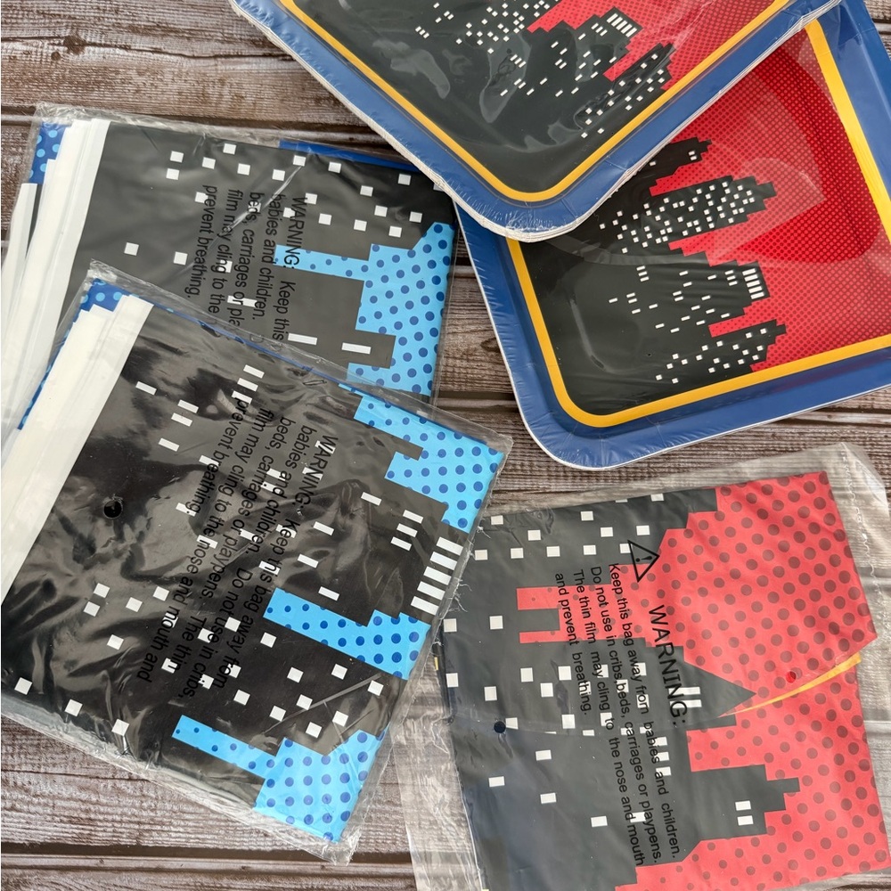 Cityscape Themed Party Plates, Mylar Balloons, Tablecover Set